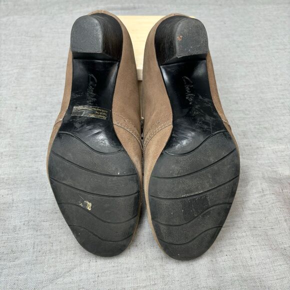 Clarks Bendables Sapphire Chloe Taupe Boots‎ Suede Oxford Heeled Boot Women's 9 - Picture 7 of 10